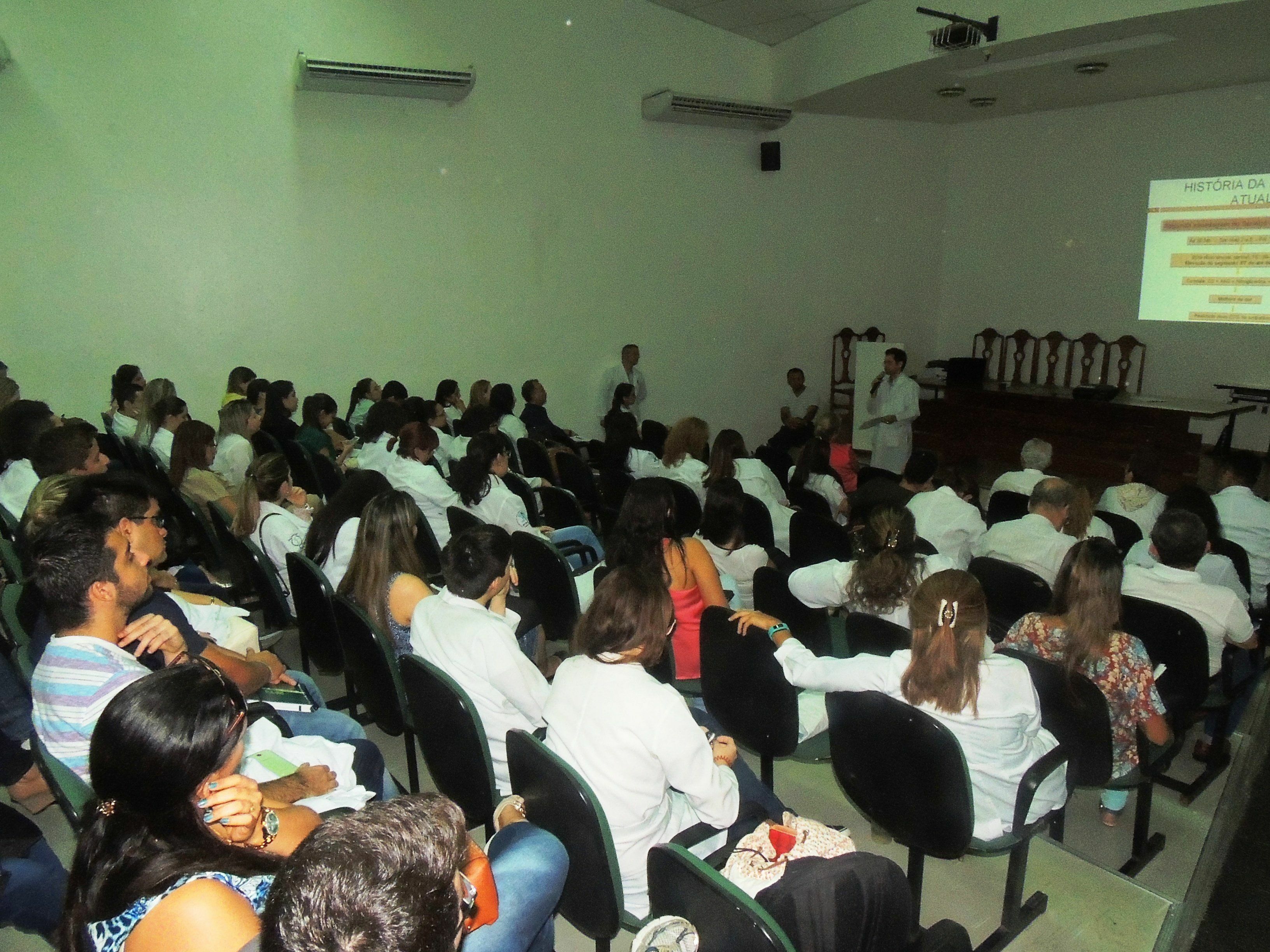 Plateia foi composta por acadêmicos de Medicina, residentes, preceptores, entre outros  